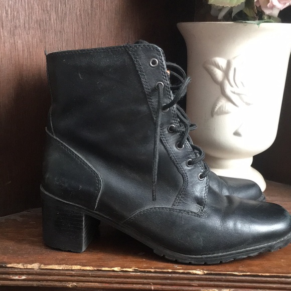 Vintage St. John’s Bay black ankle booties! - Picture 2 of 15